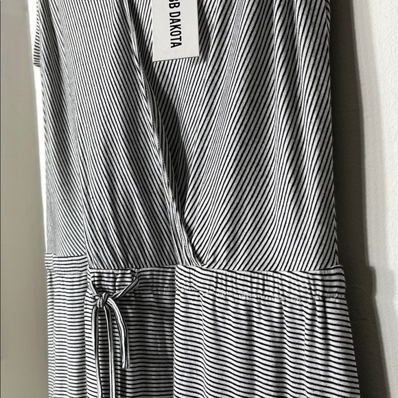 Gray striped V-Neck Dress - Picture 6 of 8